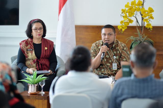 Pemerintah Provinsi Sumut  melalui Badan Pendapatan Daerah Sumut dan Badan Keuangan dan Aset Daerah Provinsi Sumut melakukan Konferensi Pers terkait Optimalisasi Pendapatan Asli Daerah untuk menunjang pembangunan di Lobby Dekranasda Lantai 1 Kantor Gubernur Sumut Jalan Diponengoro Kota Medan, Kamis (25/9/2025). Foto/Diskominfo Sumut 