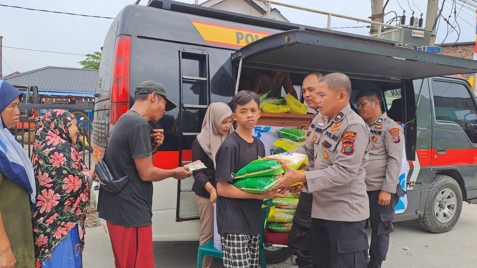 Polres Pelabuhan Belawan Gelar Gerakan Pangan Murah di Kantor Lurah Bagan Deli
