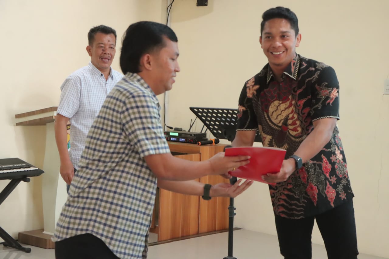 Kasat Reskrim Polres Tanah Karo Pimpin Anev dan Berikan Reward Kepada Penyidik Berprestasi