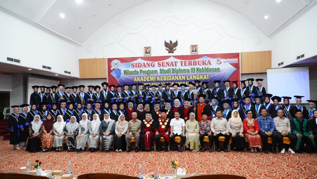 Syah Afandin Harap Lulusan Akbid Langkat Jadi Bidan Kompeten dan Berakhlak