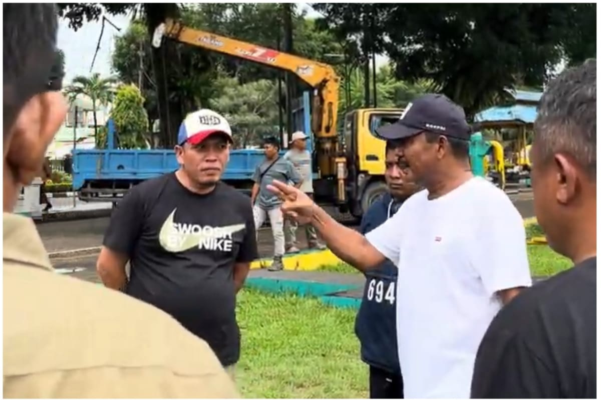 Wali Kota Tinjau Penanaman Pohon Pule Di Lapangan Merdeka Binjai
