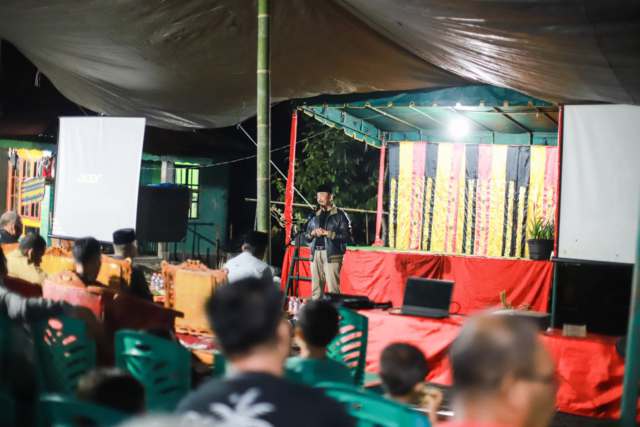 Bupati Madina H Saipullah Nasution memberikan pidato sebelum nonton film G30S/PKI.