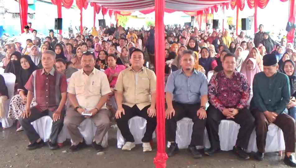 Wakil Ketua DPRD Kota Medan, H Zulkarnaen SKM, saat Sosialisasi Perda Kota Medan No 07 Tahun 2024 tentang Perubahan atas Perda No 06 Tahun 2015 tentang Pengelolaan Persampahan di Jl Pukat IV Kelurahan Bantan Kecamatan Medan Tembung, Kota Medan, Sabtu (13/9/2025).