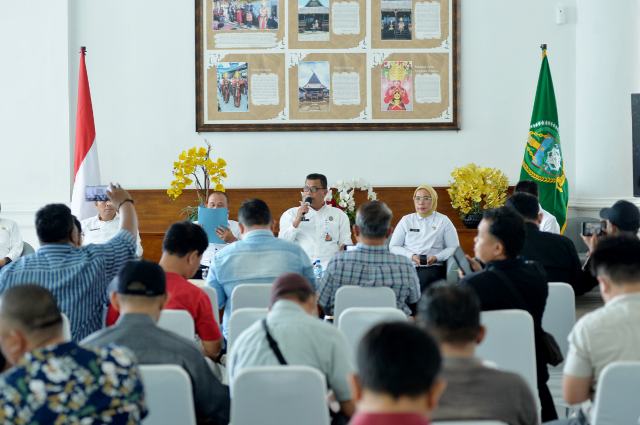 Pemprov Sumut melalui Badan Penanggulangan Bencana Daerah (BPBD) Provinsi Sumut melakukan Konferensi Pers terkait Kesiap siagaan bencana berbasis komunitas. Kegiatan yang difasilitasi Dinas Kominfo Sumut ini berlangsung di Lobby Dekranasda Lantai 1 Kantor Gubernur Sumut Jalan Diponengoro Kota Medan, Rabu (8/10/2025). Foto/Diskominfo Sumut