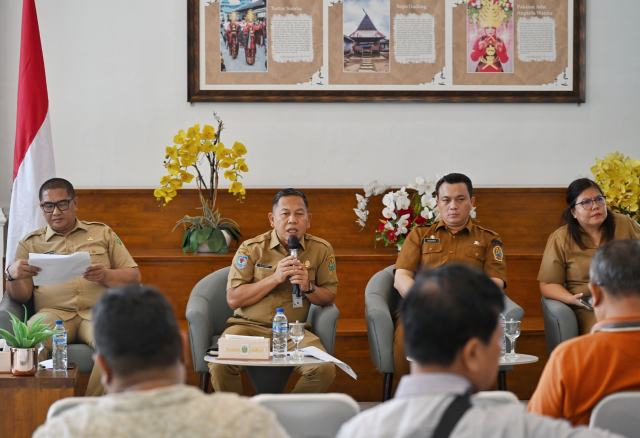 Pemerintah Provinsi Sumut melalui Badan Kesatuan Bangsa dan Politik (Kesbangpol) Daerah Provinsi Sumut melakukan Konferensi Pers terkait peredaran narkoba di Provinsi Sumatera Utara. Kegiatan yang difasilitasi Dinas Kominfo Sumut ini berlangsung di Lobby Dekranasda Lantai 1 Kantor Gubernur Sumut Jalan Diponengoro Nomor 30 Medan, Selasa (14/10/2025). Foto/Diskominfo Sumut