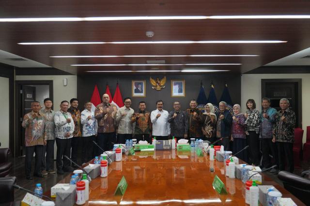 Menteri Pendidikan Tinggi, Sains, dan Teknologi (Mendiktisaintek) Republik Indonesia Prof. Brian Yuliarto, S.T., M.Eng., Ph.D menghadiri rapat pleno Majelis Wali Amanat (MWA) Universitas Sumatera Utara (USU) di Jakarta, Kamis (2/10/2025). Rapat pleno ini dibuja Ketua MWA USU, Jenderal Pol. (Purn.) Drs. Agus Andrianto, S.H., M.H.