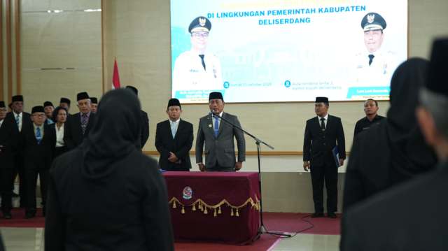 Wakil Bupati (Wabup) Deliserdang, Lom Lom Suwondo SS melantik 13 pejabat administrator dan delapan fungsional, Jumat (3/10/2025).