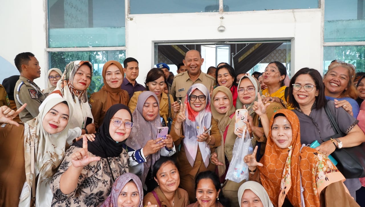 Tangis Haru Ratusan Nakes R4 Langkat, Sampaikan Terima Kasih Kepada Bupati Langkat