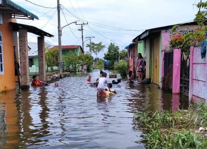 Ratusan Rumah Komplek TKBM Seimati Terendam Banjir