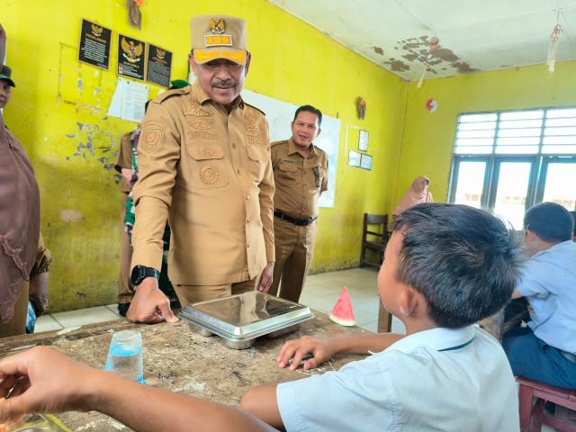 Bupati Madina H Saipullah Nasution pantau MBG. 