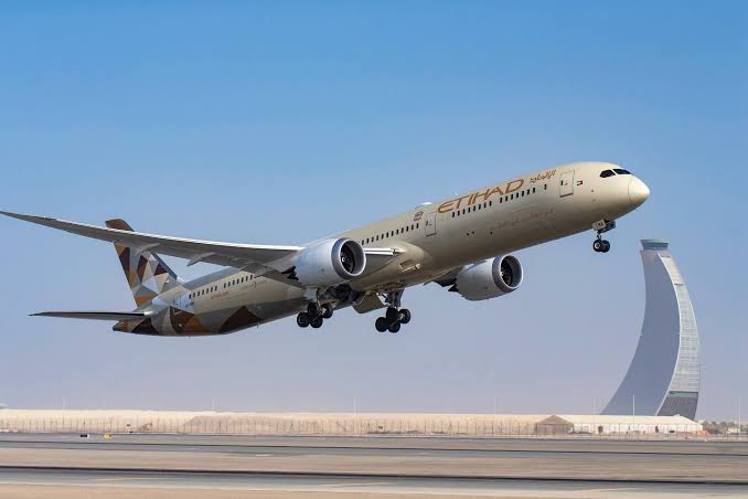 Maskapai penerbangan nasional Uni Emirat Arab, Etihad Airways, resmi membuka rute penerbangan internasional baru yang menghubungkan Abu Dhabi (AUH)-Medan (KNO). Foto/Etihad Airways