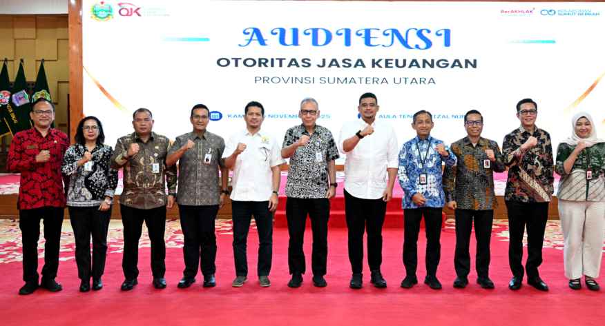 Gubernur Sumatera Utara (Sumut) Muhammad Bobby Afif Nasution menerima kunjungan Kepala OJK Sumut Khoirul Muttaqien di Aula Tengku Rizal Nurdin, Jalan Sudirman Nomor 41, Medan, Kamis (20/11/2025).