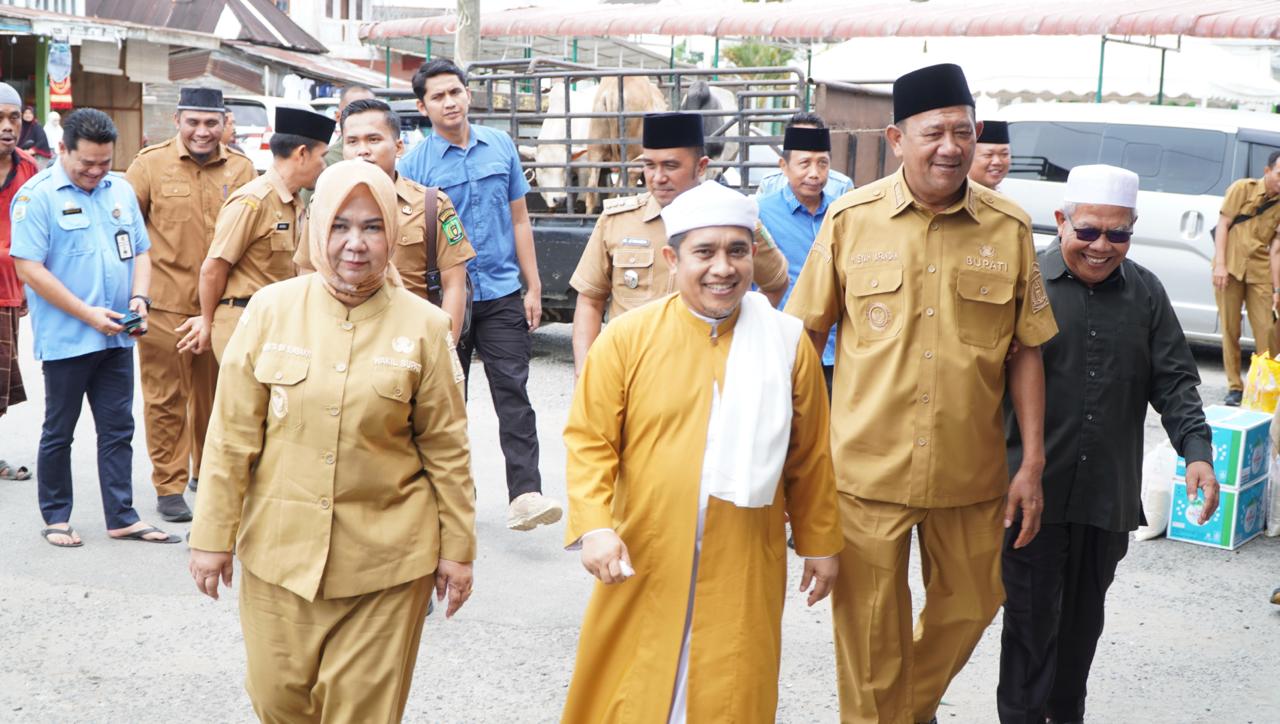 Syah Afandin Serahkan Bantuan Untuk Haul Tuan Guru Besilam ke-102