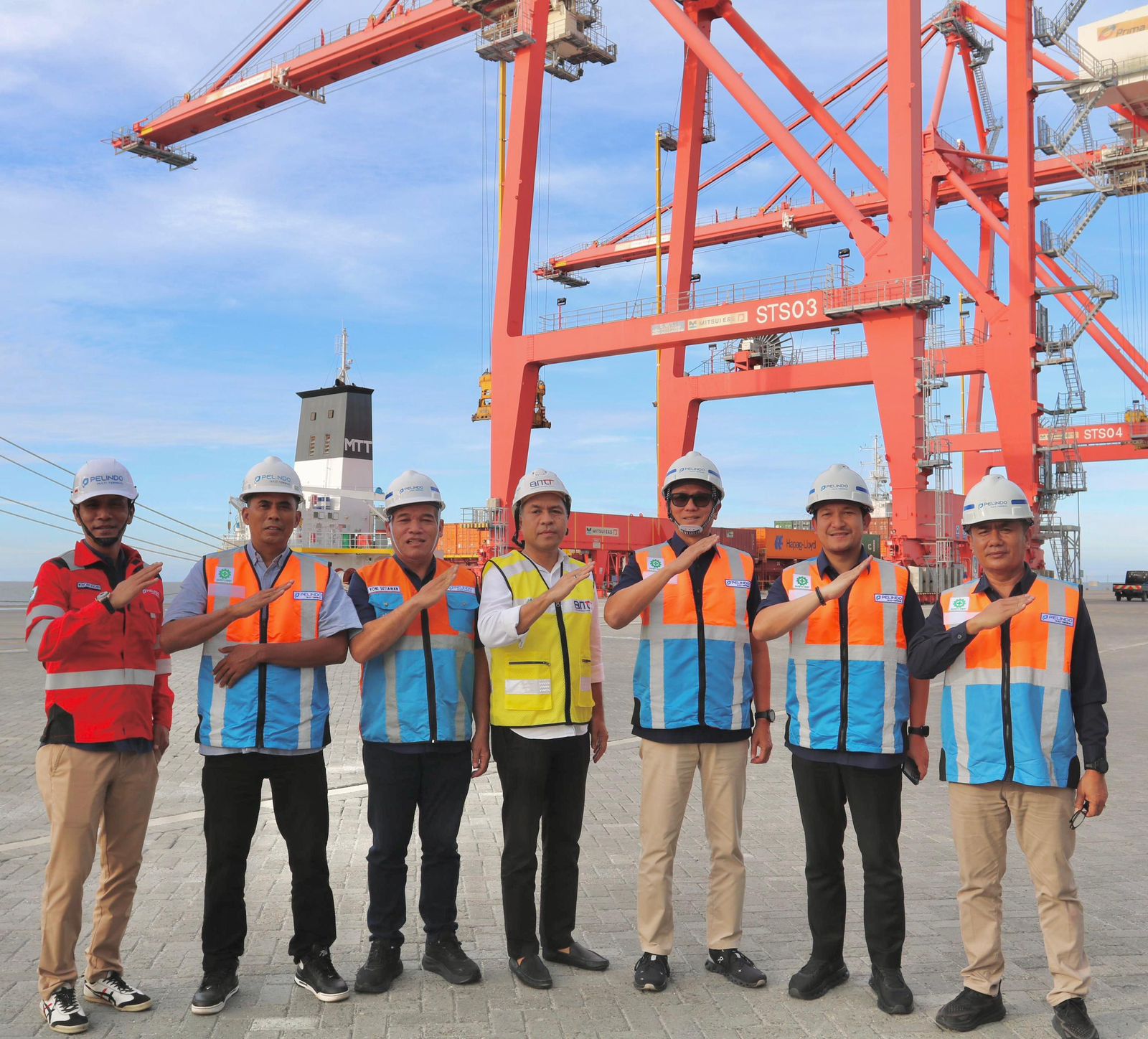 Tingkatkan Pelayanan Pelabuhan, Dirut Keuangan dan Operasional Tinjau Kegiatan di Lapangan