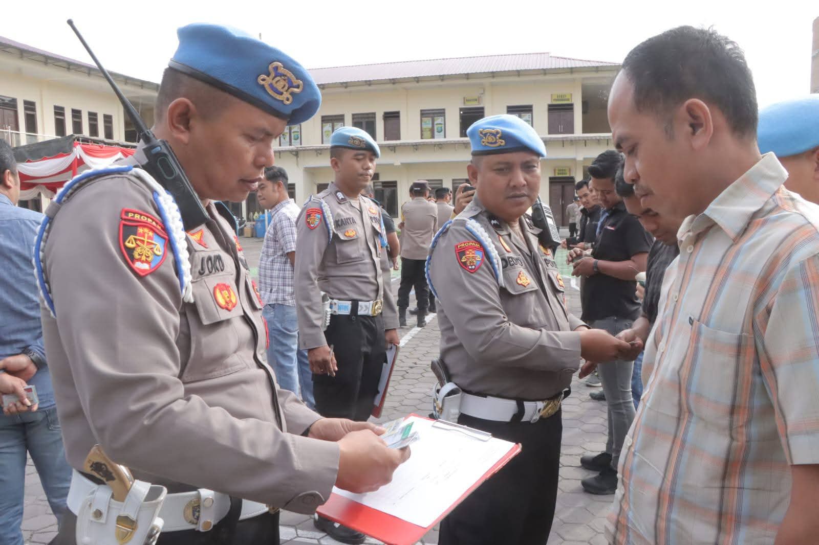 Subbid Provos Bidropam Polda Sumut Bersama Sipropam Polres Tanah Karo Gelar Gaktiblin Terhadan Personel Polres Tanah Karo