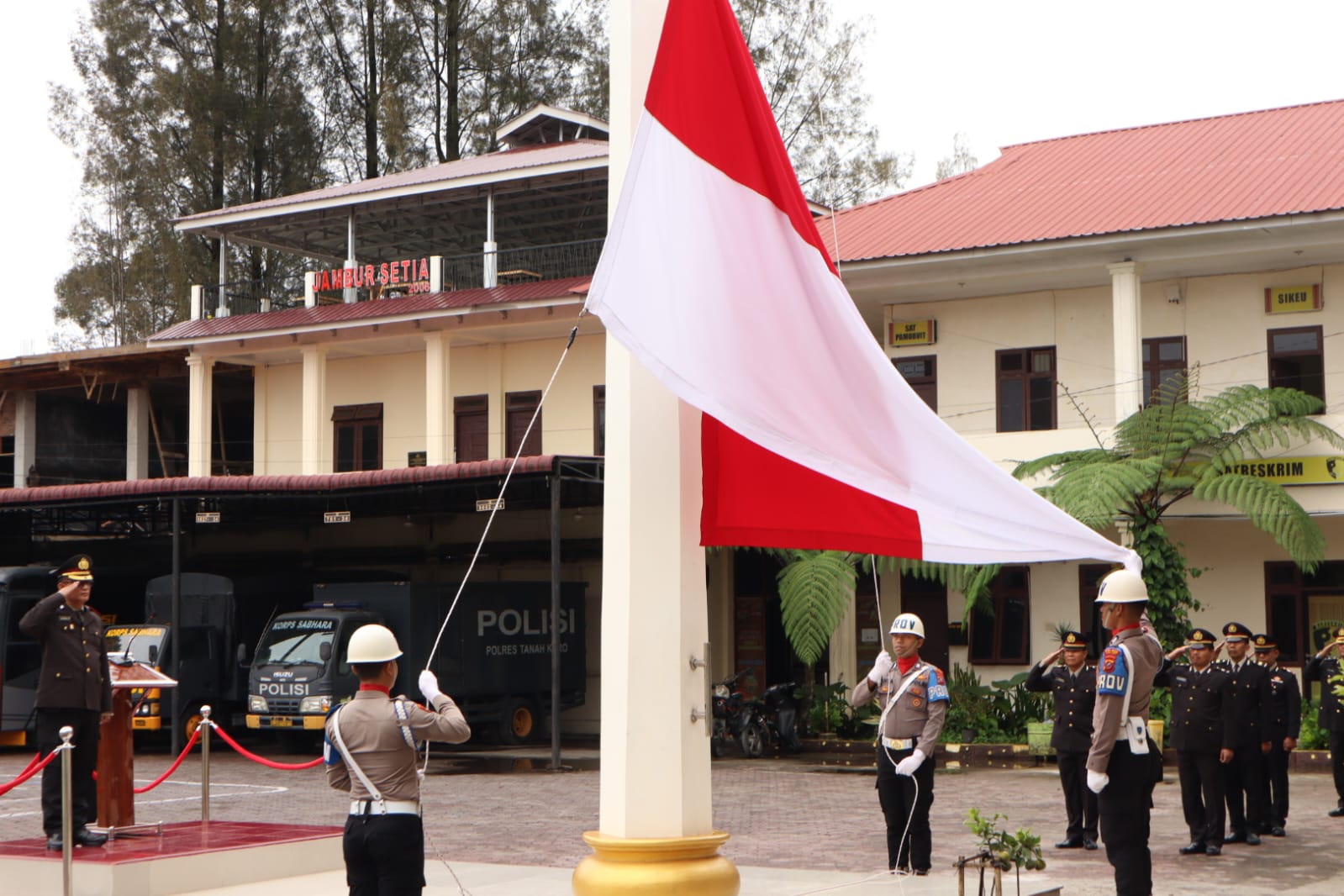 Polres Tanah Karo Gelar Upacara Peringatan Hari Pahlawan ke-80 Tahun 2025 Dengan Khidmat
