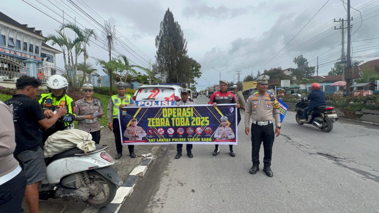 Kasat Lantas Polres Tanah Karo Pimpin Sosialisasi Ops Zebra Toba 2025 di Jalan Jamin Ginting