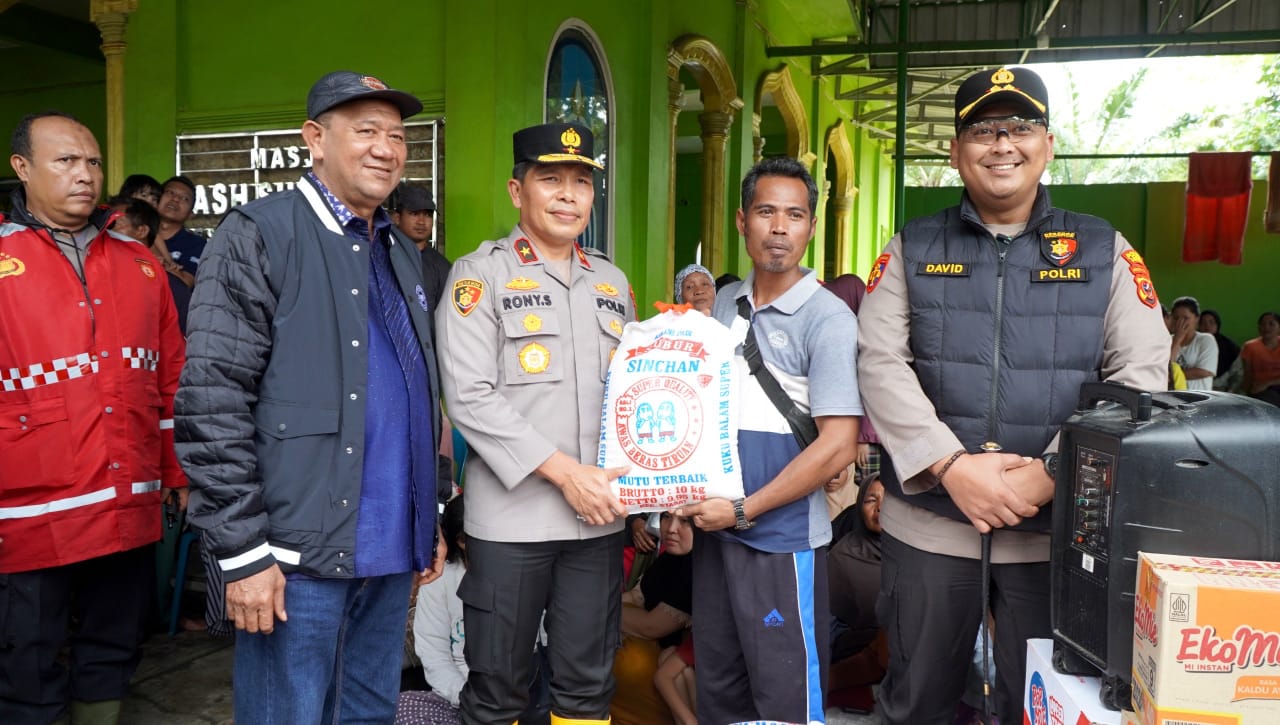 Bupati Langkat Terus Salurkan Bantuan Untuk Warga Terdampak Banjir di Hinai