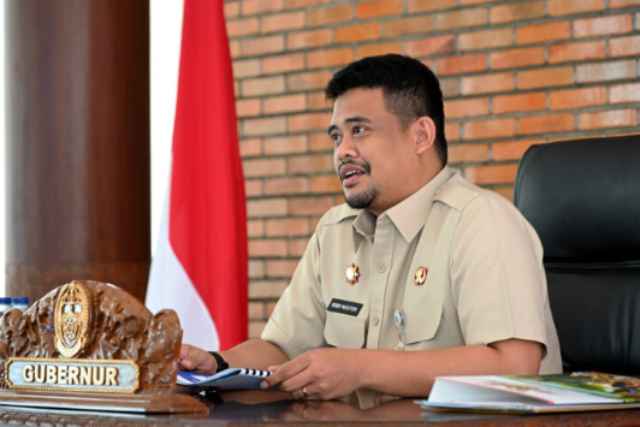 Gubernur Sumut Bobby Afif Nasution saat rapat virtual (zoom meeting) yang dipimpin Ketua DEN Luhut Binsar Pandjaitan.