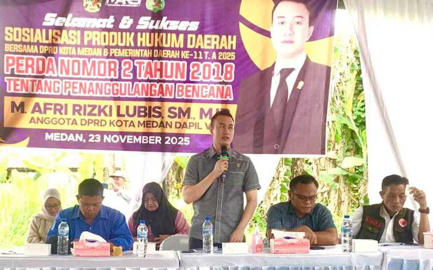 Anggota DPRD Kota Medan, M Afri Rizki Lubis SM MIP, dalam kegiatan Sosialisasi Peraturan Daerah (Sosperda) Kota Medan No 2 Tahun 2018 tentang Penanggulangan Bencana di Jalan Eka Surya Gang Plamboyan, Kelurahan Gedung Johor, Kecamatan Medan Johor, pada Minggu (23/11/2025).