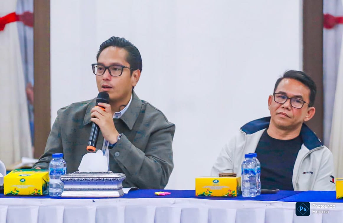 Rico Waas dan Zakiyuddin Harahap gelar rapat marathon di kantor wali kota. (Kominfo Medan Dok)