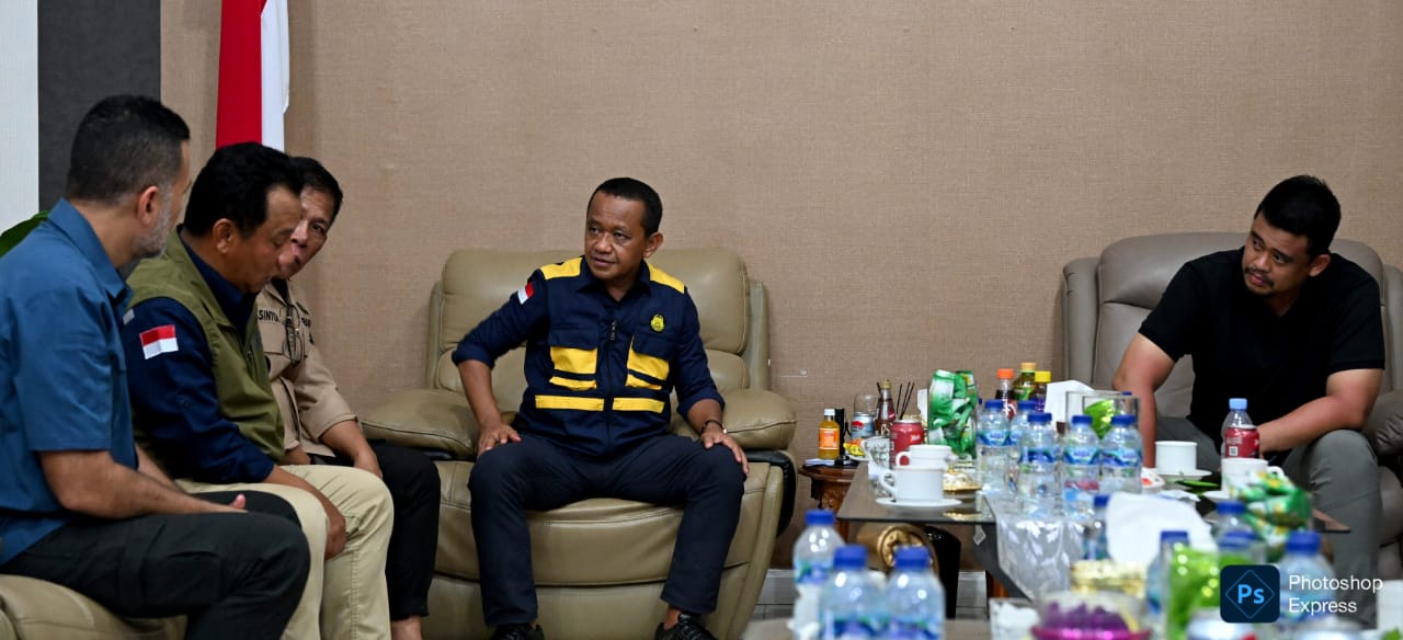Bahlil menggelar rapat dengan Gubernur Sumut Bobby Nasution, Anggota DPR RI Musa Rajeckshah. (Kominfo Sumut Dok)