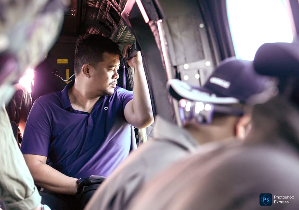 Gubernur Bobby Nasution memantau kondisi daratan Tapteng dari helikopter. (Kominfo Sumut Dok)