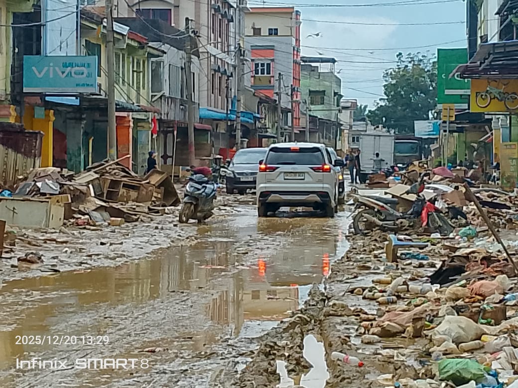 Hari ke-25 Pascabanjir , Aceh Tamiang Masih di Selimuti Air dan Lumpur