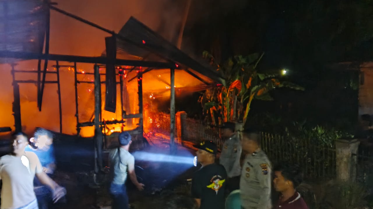 Kebakaran Rumah Mengakibatkan 2 Pegawai Lapas Labuhan Bilik Hangus Terbakar 