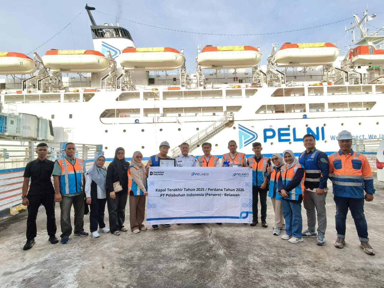 Pelindo Regional 1 Belawan dan SPMT Branch Belawan Lepas Kapal Terakhir 2025 dan Sambut Kapal Perdana Awal Tahun 2026