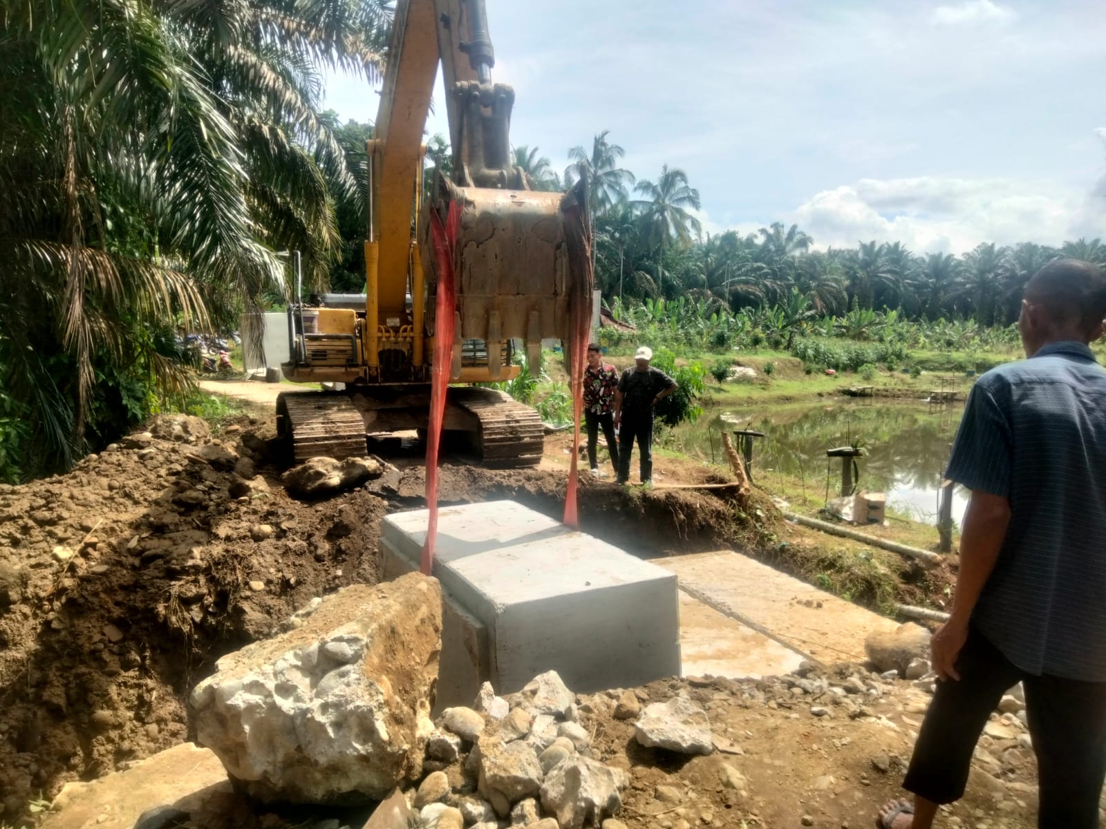 Proyek Pembangunan Jembatan di Desa Kutomulyo Yang Dikerjakan CV Naga Star Dikerjakan Asal Jadi