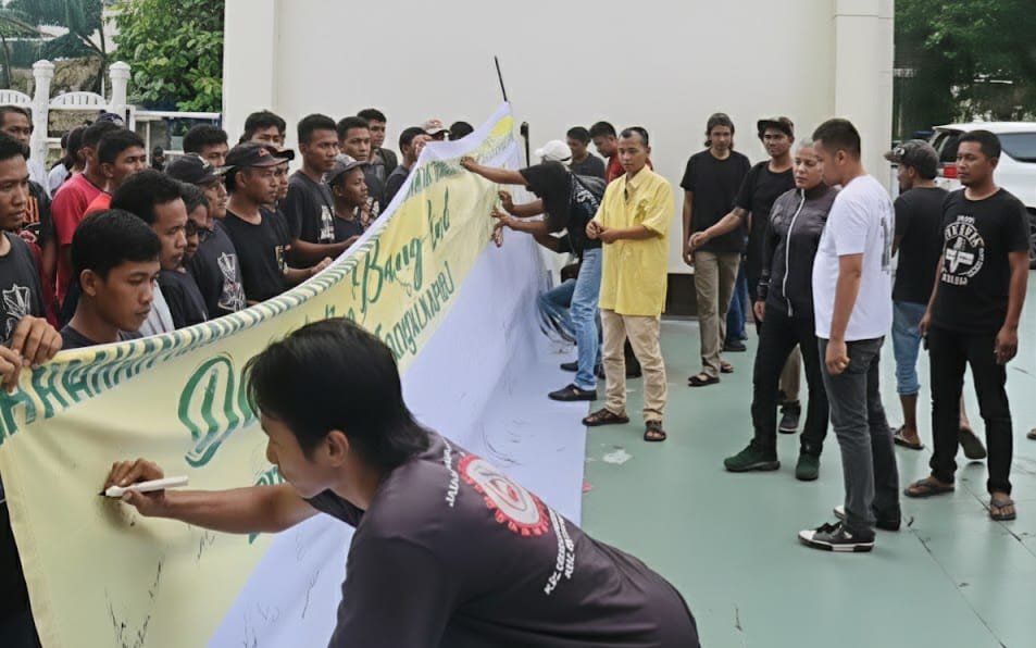 Masyarakat Sumut Gelar Aksi Penolakan Pencopotan Ijeck dari Ketua Golkar Sumut 