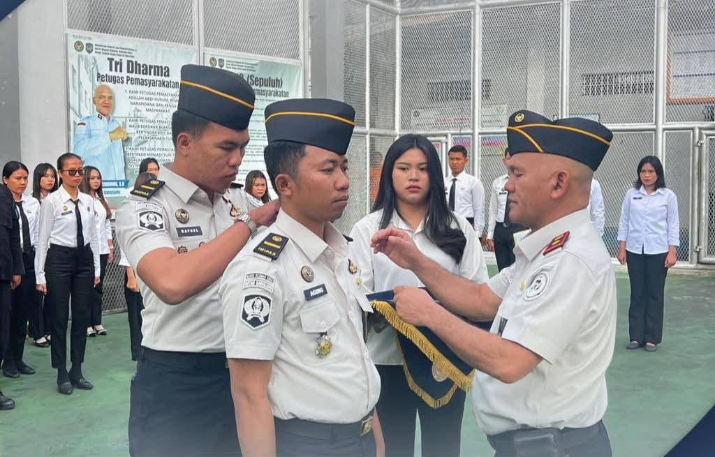 Penyematan Tanda Kenaikan Pangkat Pejabat Struktural di Rutan Kabanjahe
