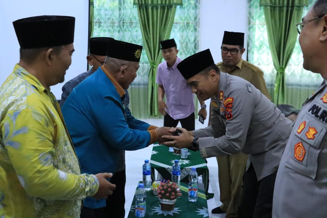 Kapolres Labuhanbatu Pererat Silaturahmi dengan DMI dan Muhammadiyah