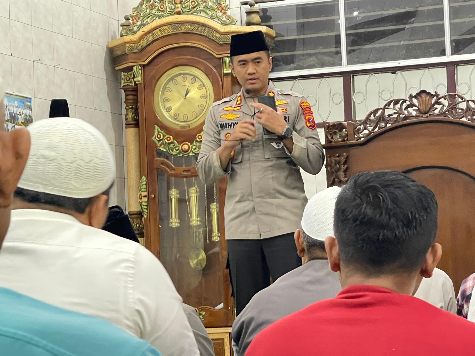 Kapolres Labuhanbatu  Menguatkan Silaturahmi dan Pesan Kamtibmas di Masjid Baiturrahman