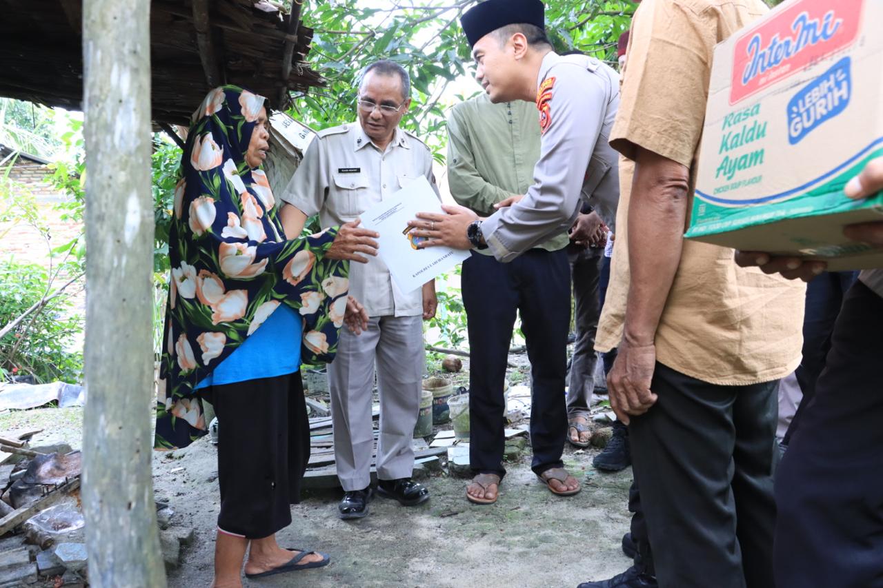 Kapolres Labuhanbatu Menggelar Baktisosial Lewat Program Polri Untuk Masyarakat