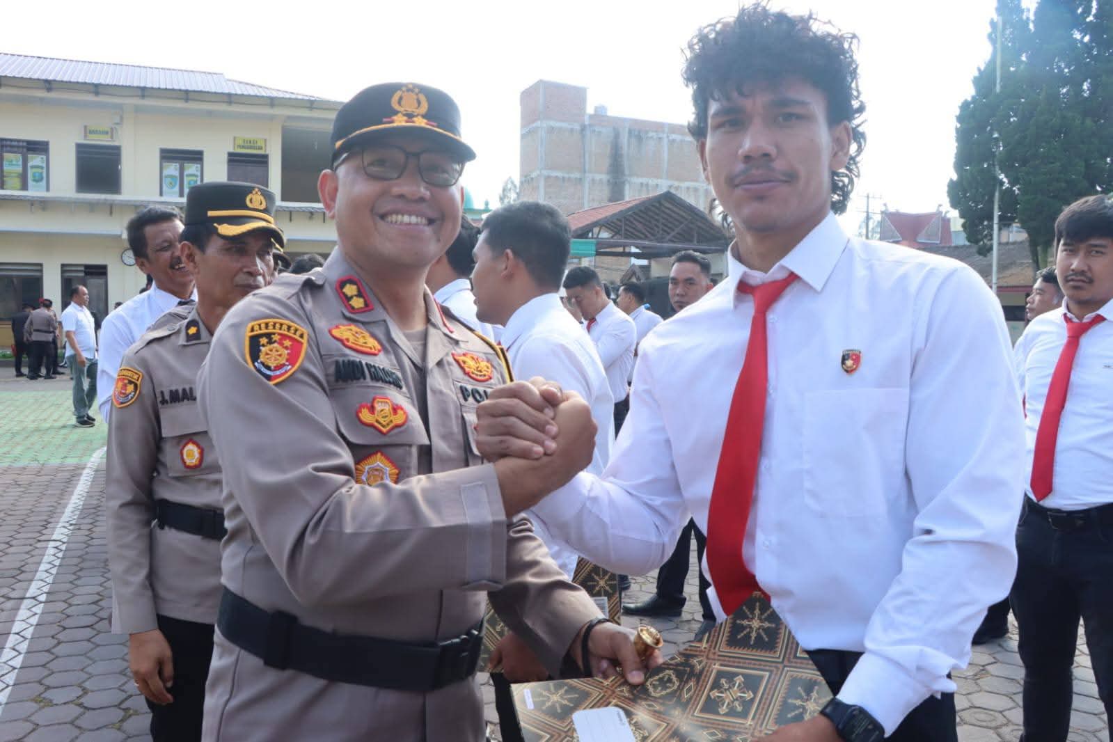 Ungkap Kasus Pembunuhan, 17 Personel Satreskrim Polres Tanah Karo Terima Penghargaan 