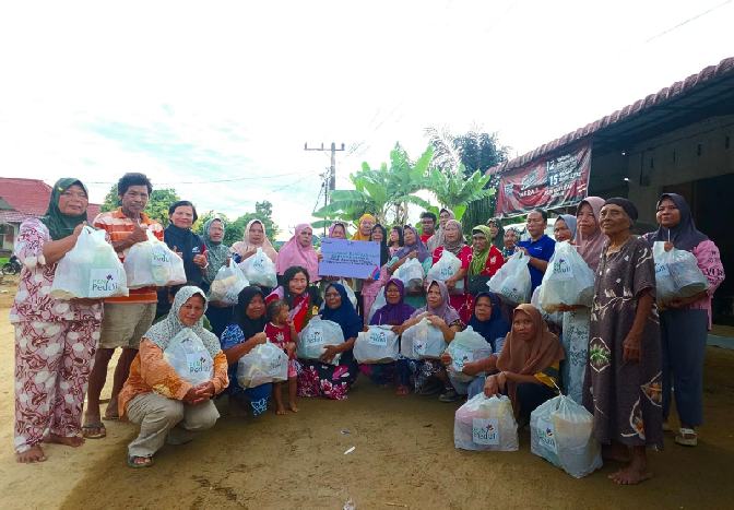 PLN UID Sumut Salurkan Bantuan Pangan bagi Warga Terdampak Banjir di Tapteng