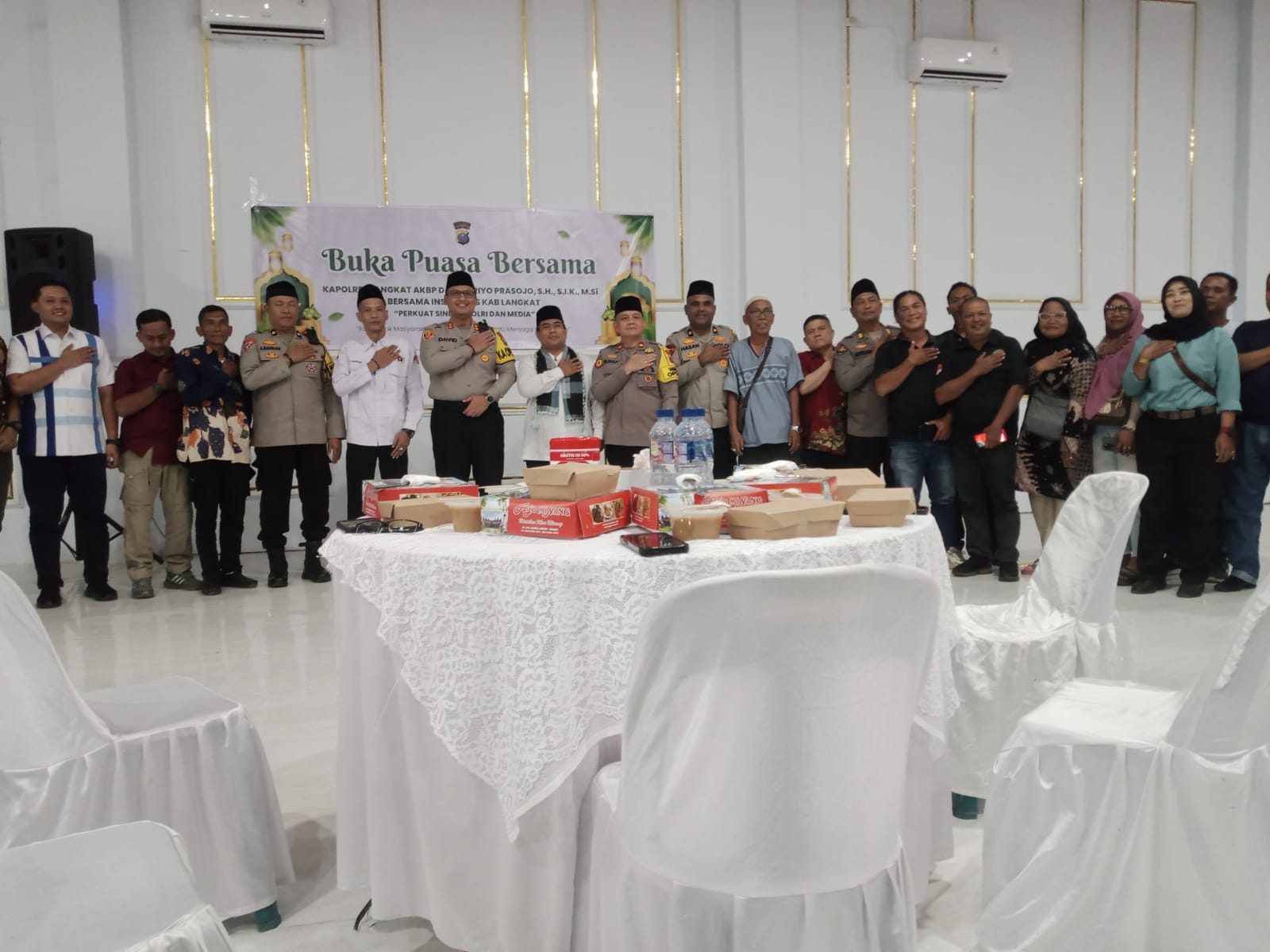 Kapolres Langkat Buka Puasa Bersama Dengan Wartawan Langkat