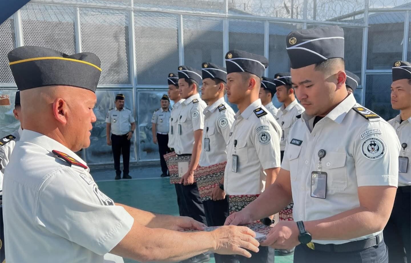 Apresiasi Dedikasi Petugas, Rutan Kabanjahe Sematkan Tanda Kenaikan Pangkat Angkatan 2021