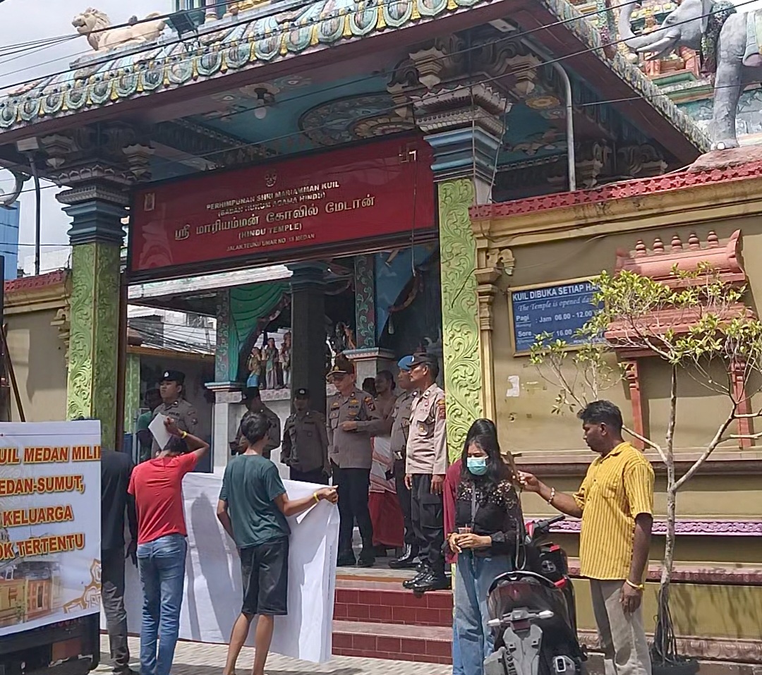 Masyarakat Hindu Geruduk Shri Mariamman Kuil Medan Minta Agar Kepengurusan Shri Mariam Kuil Segera Diganti