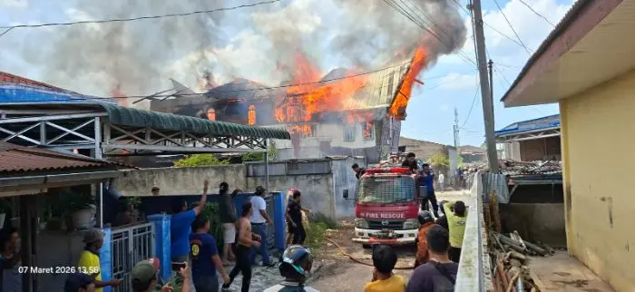 Rumah Kos Yang Berisi 20 Kamar di Sidikalang Hangus Terbakar