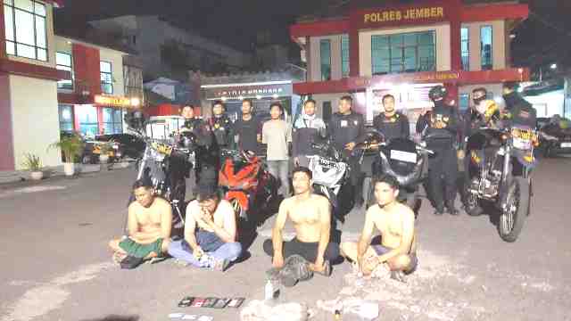 Viral Di Medsos! Polisi Gerebek Pesta Gay di Jember