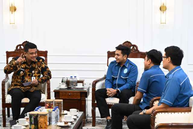 Gubernur Sumatera Utara (Sumut) Muhammad Bobby Afif Nasution menerima audiensi Dewan Pimpinan Wilayah (DPW) Gerakan Ekonomi Kreatif Nasional (Gekrafs) Sumut di Kantor Gubernur, Jalan Diponegoro No. 30, Medan, Jumat (17/4/2026).