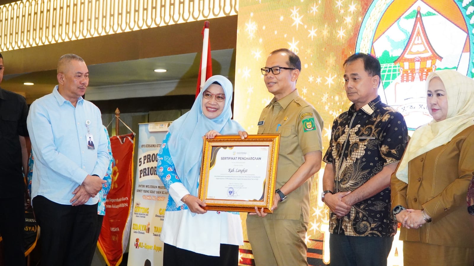 Syah Afandin Bawa Langkat Raih Penghargaan Nasional Pembangunan Keluarga Berkualitas