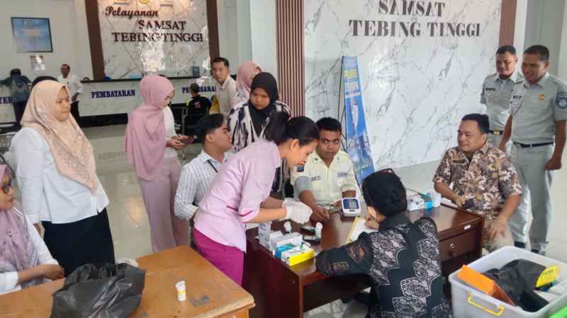 Peduli Keselamatan, Jasa Raharja Tebing Tinggi Gelar Pelayanan Kesehatan Gratis di Kantor Samsat
