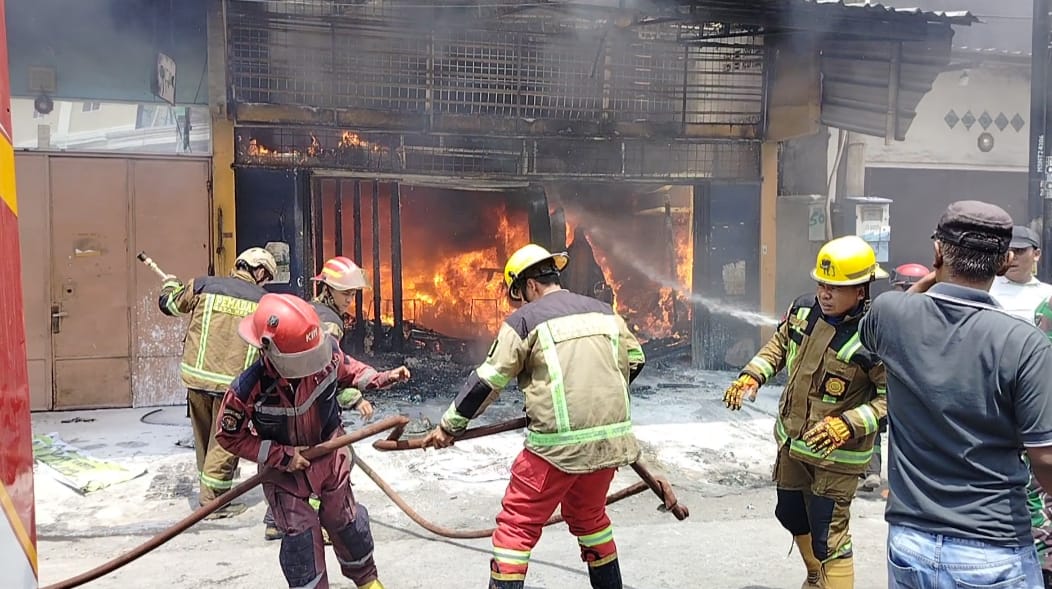Sijagoh Merah Lahap Satu Ruko di Marelan, Satu Tewas Terpanggang