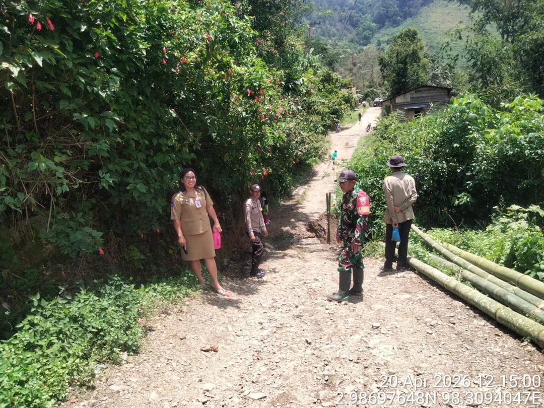 Jalan Penghubung Antar Desa di Juhar Amblas