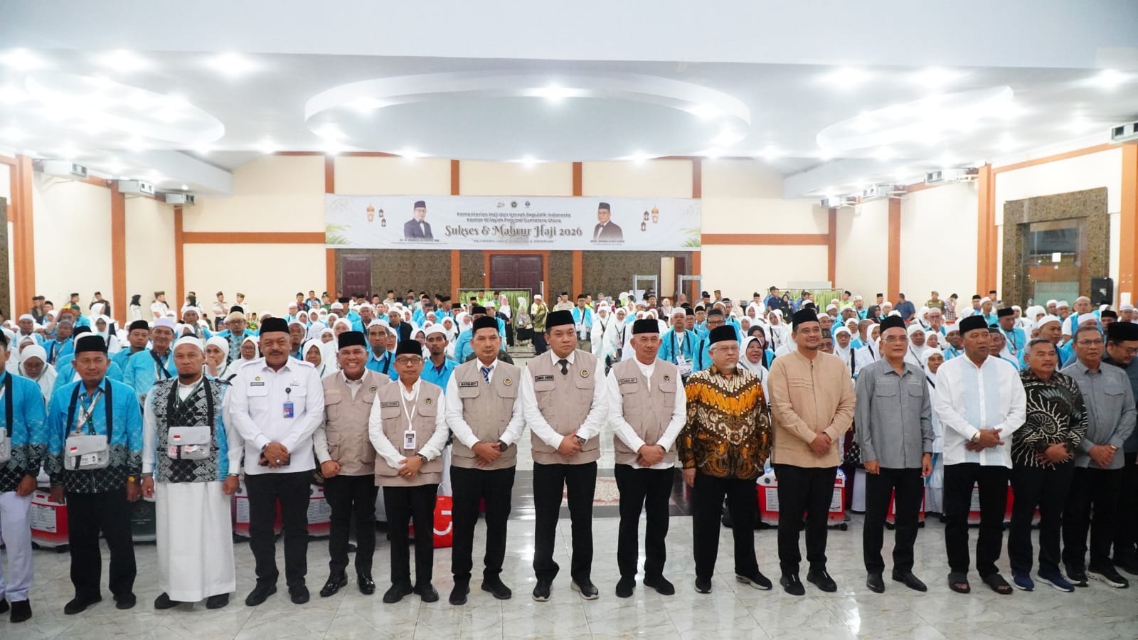 Gubsu Bobby dan Bupati Syah Afandin Lepas Kloter 2 Haji Langkat ke Tanah Suci