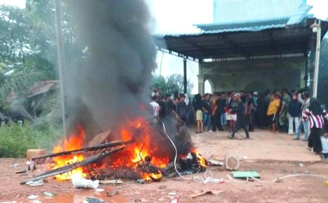 Polisi Tidak Berani Bertindak, Warga Serbu Rumah Terduga Bandar Narkoba di Riau